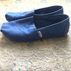 Toms blue canvas classic shoes size 7